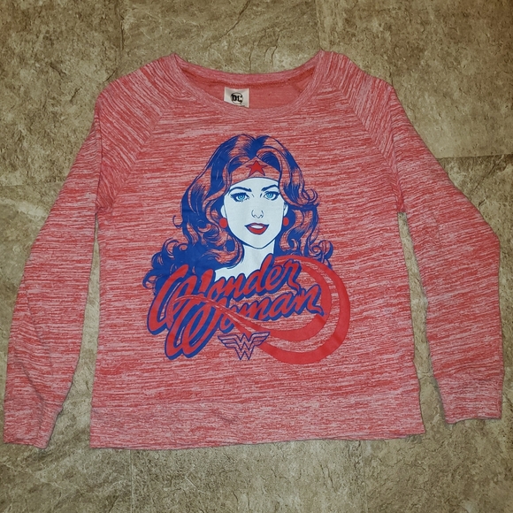 ❤ DC wonder woman sweatshirt - Picture 2 of 3